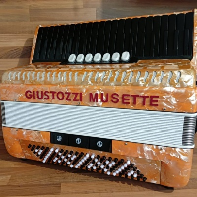 Akordeon (harmonika, heligonka) Giustozzi Musette