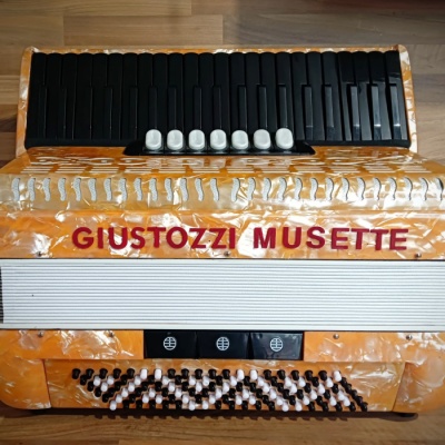 Akordeon (harmonika, heligonka) Giustozzi Musette