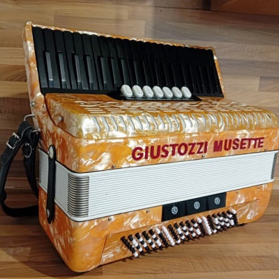 Akordeon (harmonika, heligonka) Giustozzi Musette